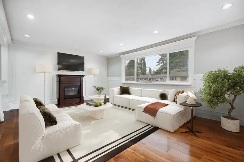 21717 123 AVENUE - photo 1 of 36