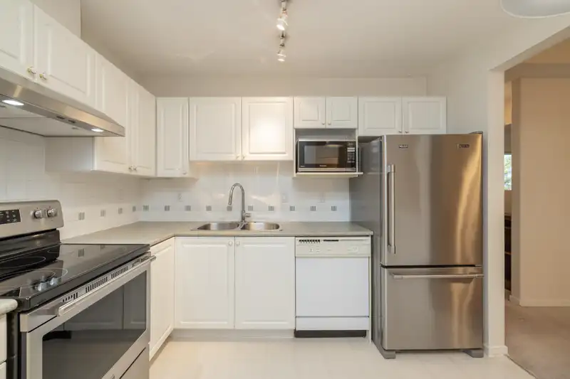 508 210 ELEVENTH STREET - photo 4 of 28