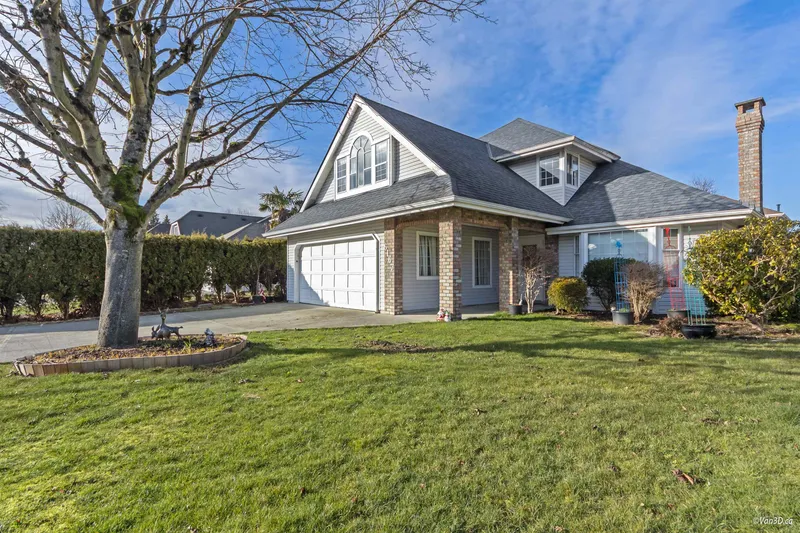 6167 45 AVENUE - photo 2 of 25