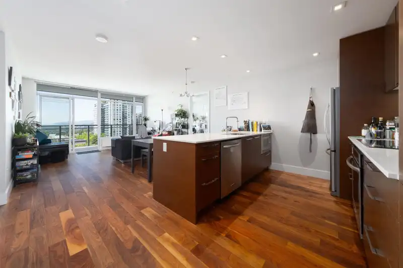 604 111 E 13TH STREET - photo 3 of 21