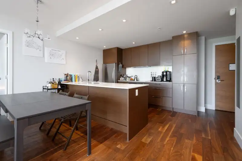 604 111 E 13TH STREET - photo 4 of 21