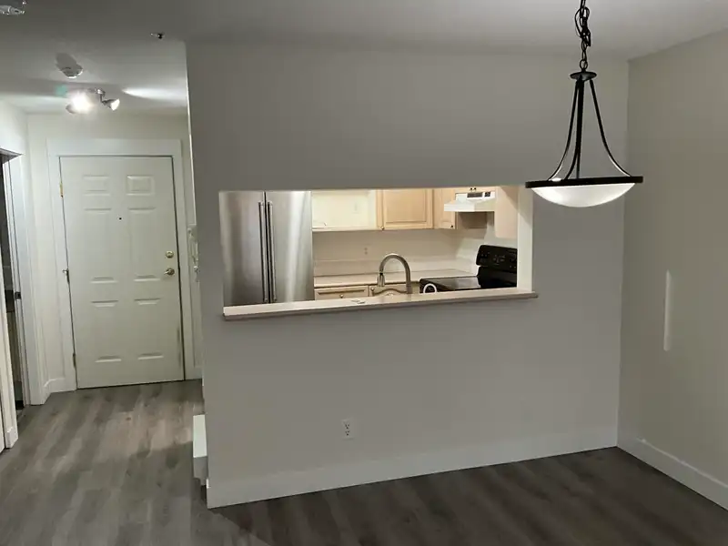 105 2380 SHAUGHNESSY STREET - photo 2 of 8