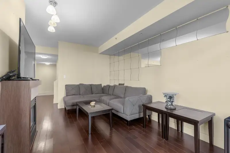 112 5958 IONA DRIVE - photo 4 of 39