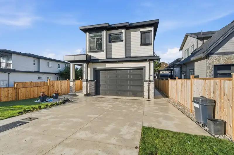 8233 114 STREET - photo 2 of 33