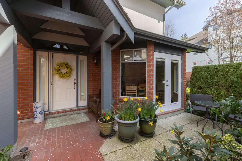 10 5880 HAMPTON PLACE - photo 1 of 31