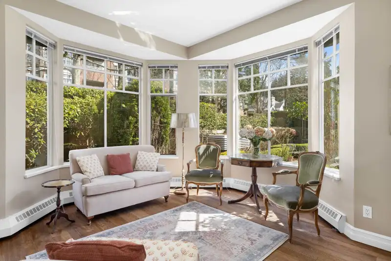 10 5880 HAMPTON PLACE - photo 2 of 31