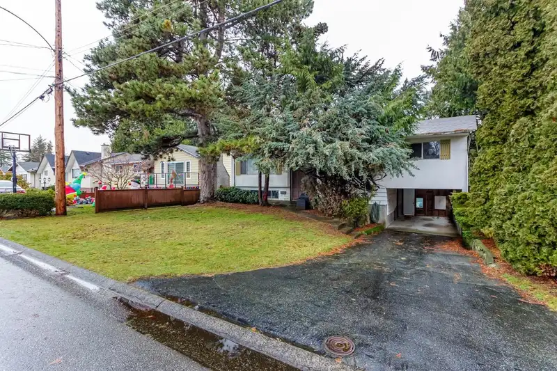 11725 94A AVENUE - photo 4 of 40