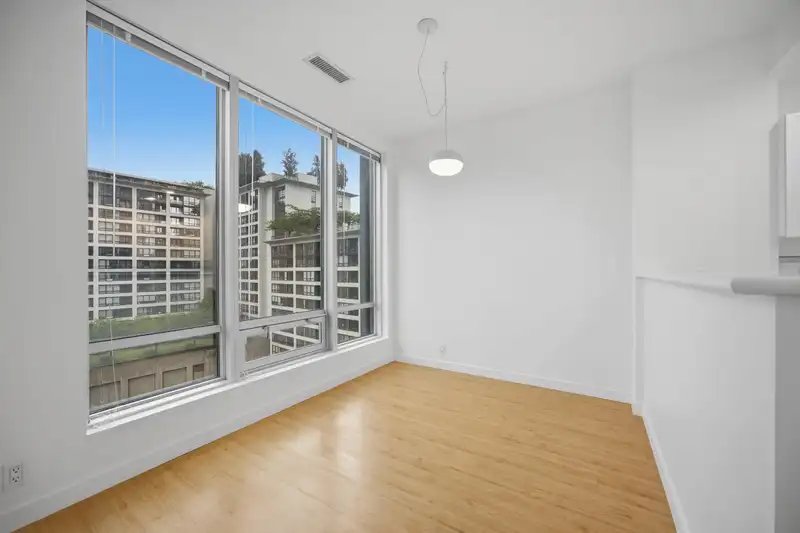 1110 989 NELSON STREET - photo 3 of 34