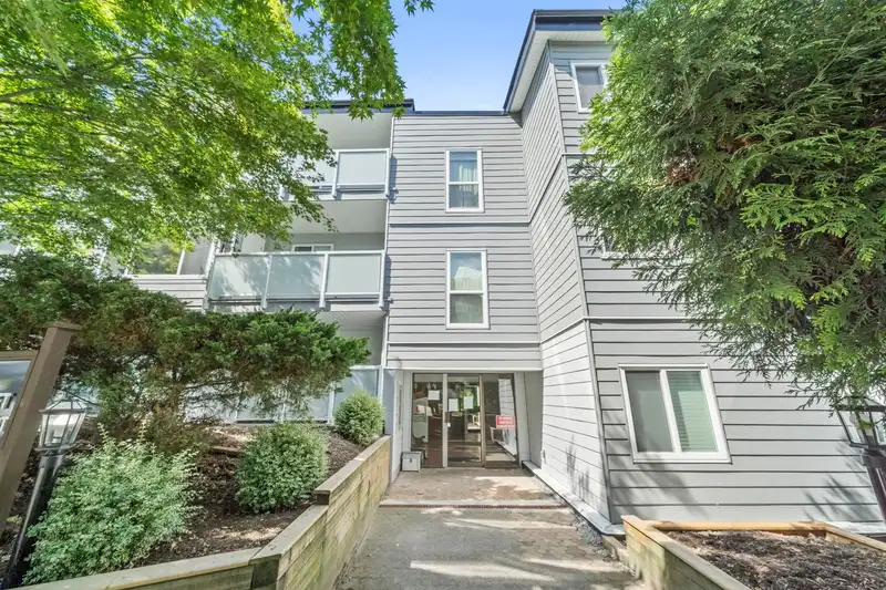 204 3883 LAUREL STREET - photo 1 of 32
