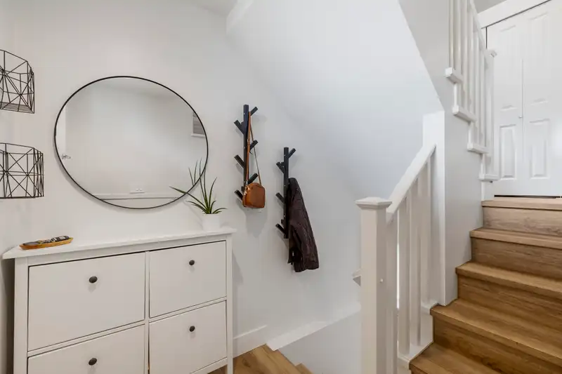 23 HICKORY DRIVE - photo 2 of 40