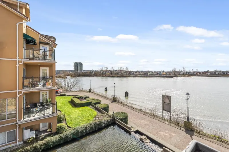 312 6 RENAISSANCE SQUARE - photo 1 of 24