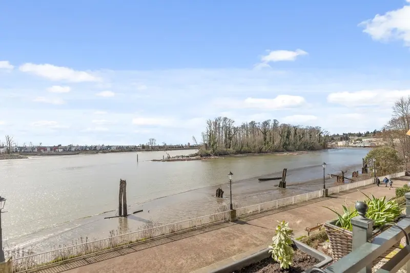 312 6 RENAISSANCE SQUARE - photo 4 of 24