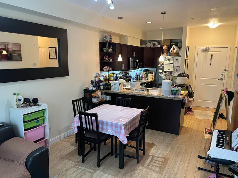 112 5655 INMAN AVENUE - photo 3 of 17