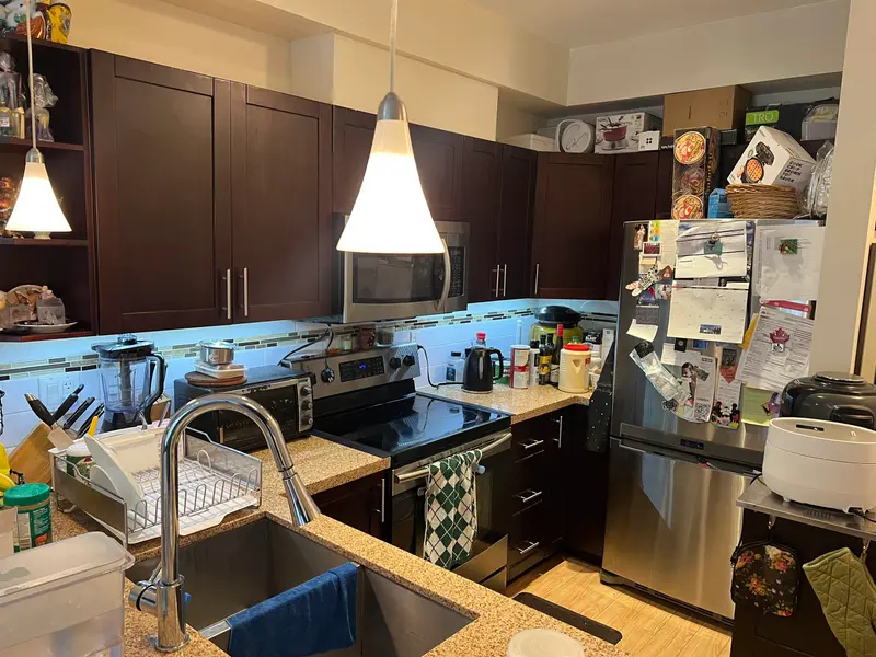 112 5655 INMAN AVENUE - photo 4 of 17