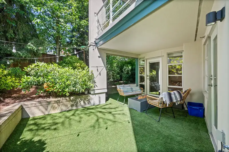 102 2555 W 4TH AVENUE - photo 2 of 29