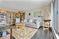 1005 320 ROYAL AVENUE - thumbnail 9