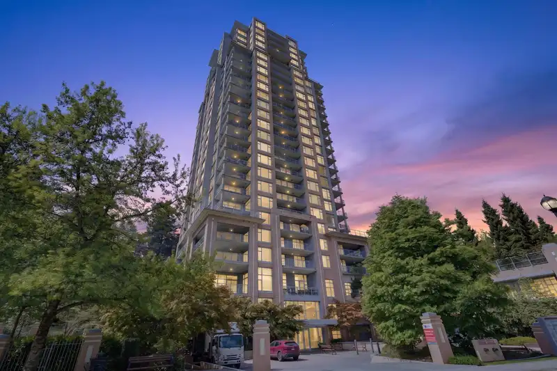 1601 280 ROSS DRIVE - photo 1 of 38