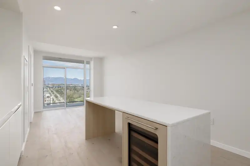 2501 7433 CAMBIE STREET - photo 3 of 10
