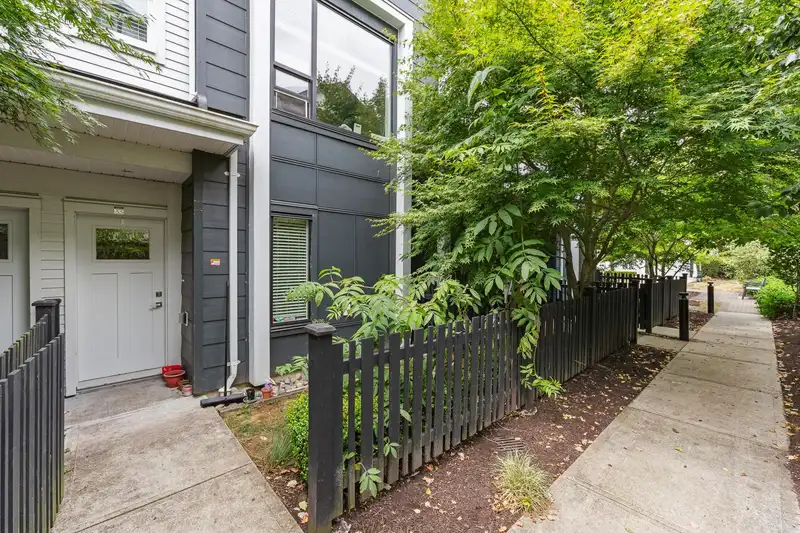 33 16337 23A AVENUE - photo 2 of 32