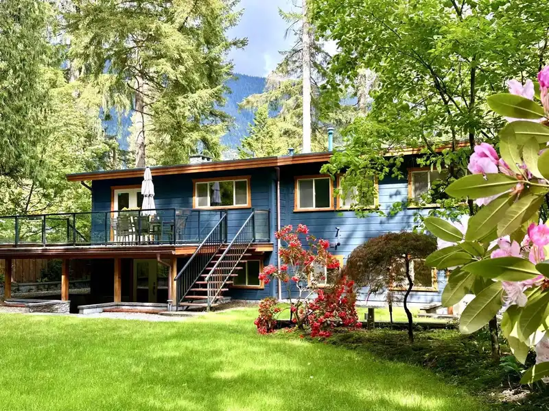 4793 CAPILANO ROAD - photo 2 of 39