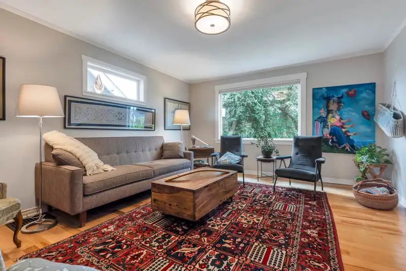 2749 TRIUMPH STREET - photo 4 of 40