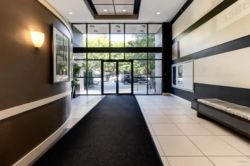 1402 3588 CROWLEY DRIVE - photo 3 of 18