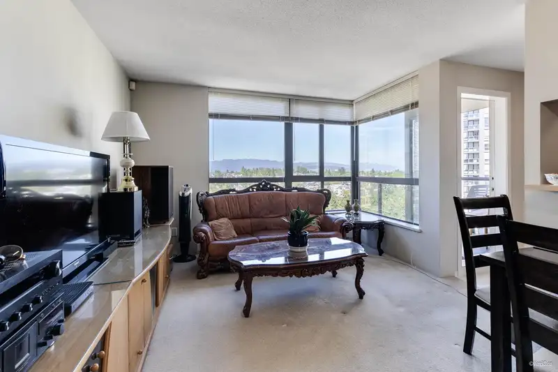 1402 3588 CROWLEY DRIVE - photo 4 of 18
