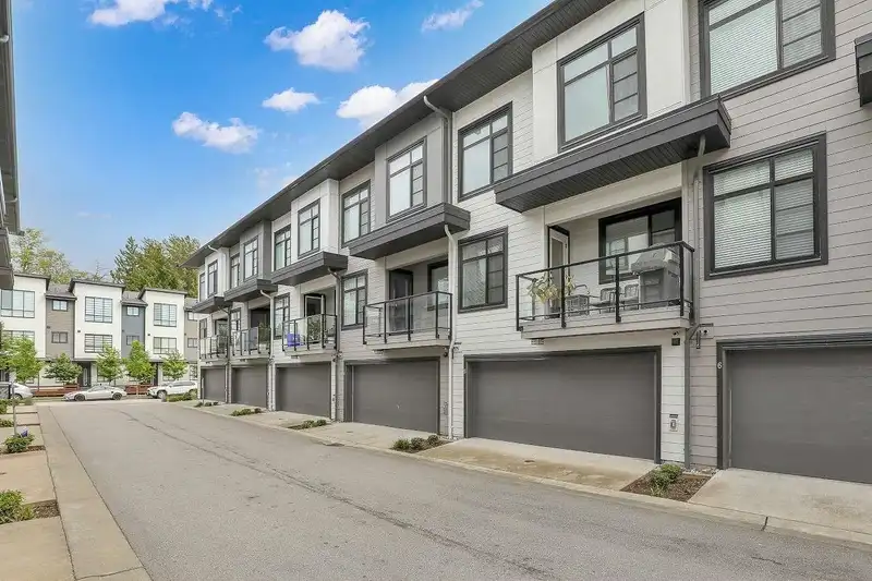 5 7127 193A STREET - photo 4 of 38