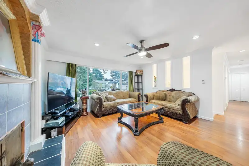 7851 116 STREET - photo 3 of 23