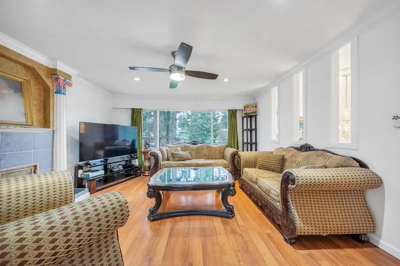 7851 116 STREET - photo 4 of 23