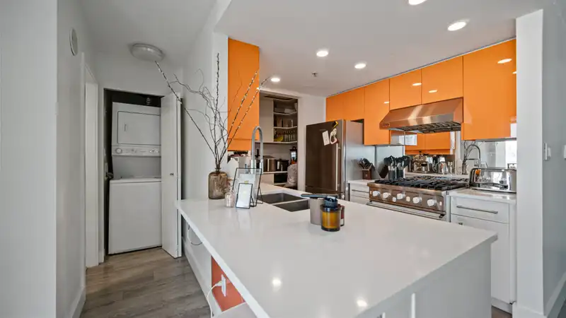 508 1408 STRATHMORE MEWS - photo 1 of 20