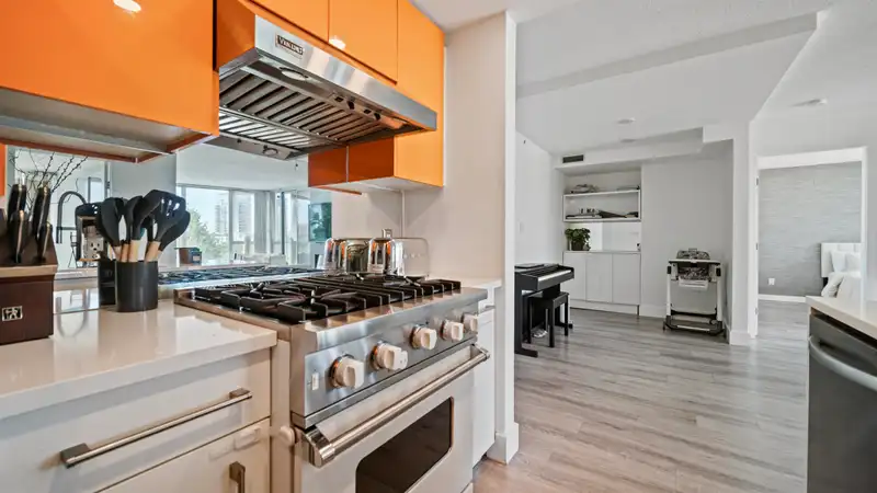 508 1408 STRATHMORE MEWS - photo 3 of 20