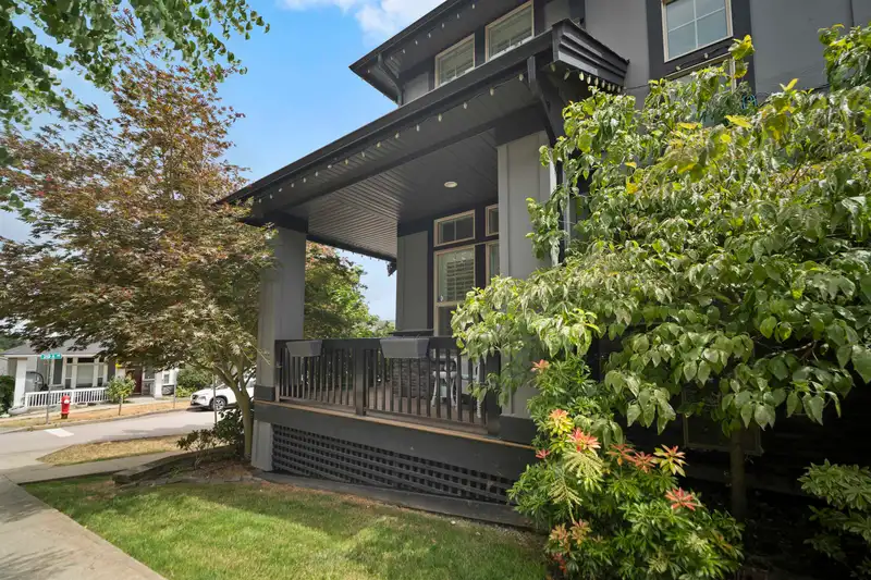 15808 29A AVENUE - photo 3 of 37