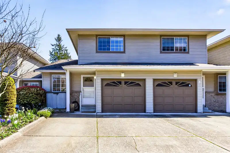 8 19270 119 AVENUE - photo 1 of 39