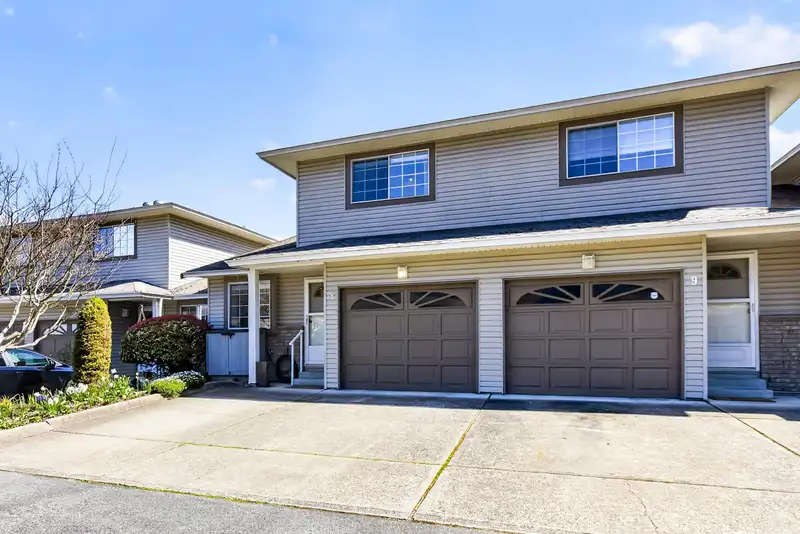 8 19270 119 AVENUE - photo 2 of 39
