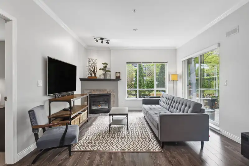 103 1685 152A STREET - photo 2 of 30