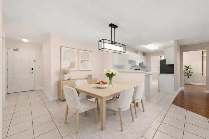 306 6622 SOUTHOAKS CRESCENT - photo 3 of 40