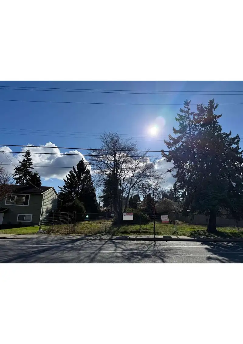 11830 92 AVENUE - photo 1 of 2