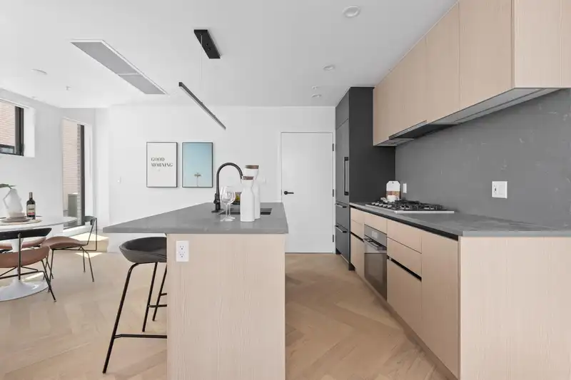 TH1 6768 OAK STREET - photo 3 of 19