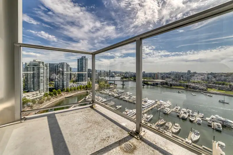 2101 1228 MARINASIDE CRESCENT - photo 3 of 32
