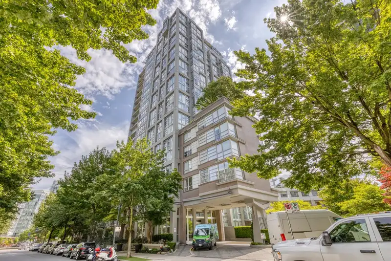 2101 1228 MARINASIDE CRESCENT - photo 4 of 32