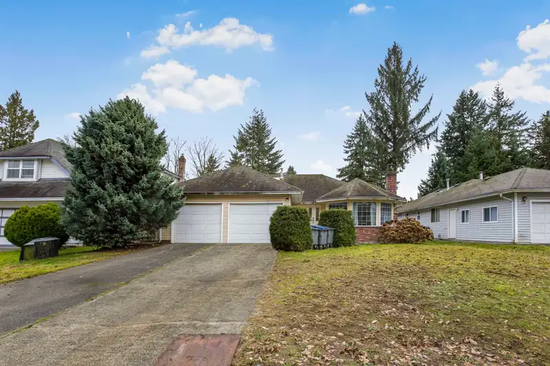 15482 92A AVENUE - photo 1 of 33