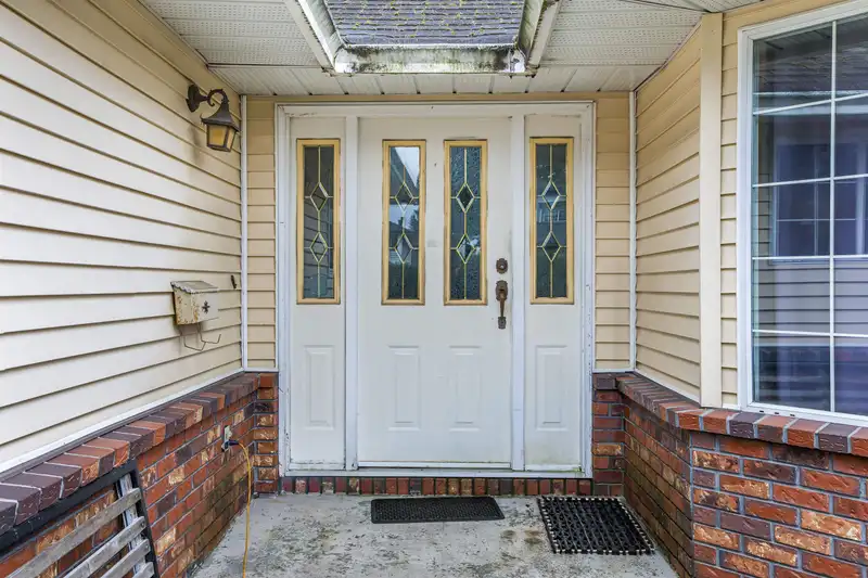 15482 92A AVENUE - photo 3 of 33
