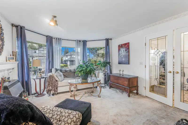 15482 92A AVENUE - photo 4 of 33