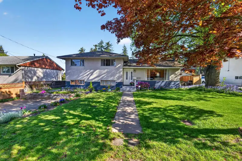 13115 100A AVENUE - photo 3 of 39