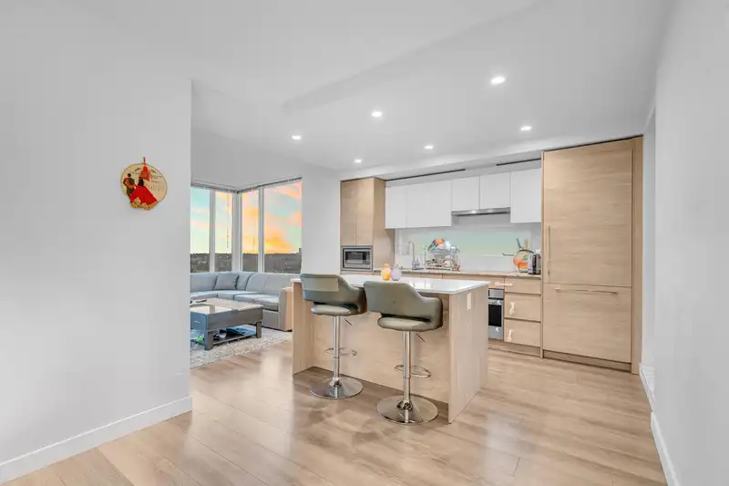 2703 13615 FRASER HIGHWAY - photo 2 of 38