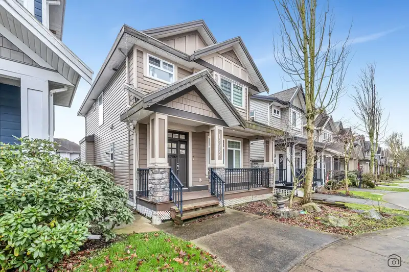 12952 60 AVENUE - photo 3 of 40
