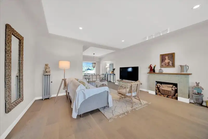 4841 HIGHLAWN DRIVE - photo 3 of 36