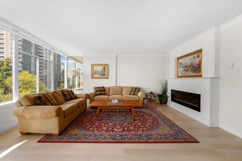 702 1480 DUCHESS AVENUE - photo 3 of 36