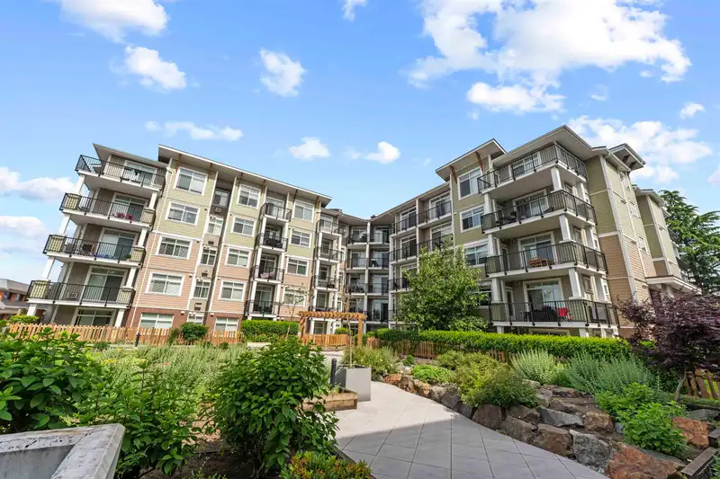 305 20686 EASTLEIGH CRESCENT - photo 1 of 19
